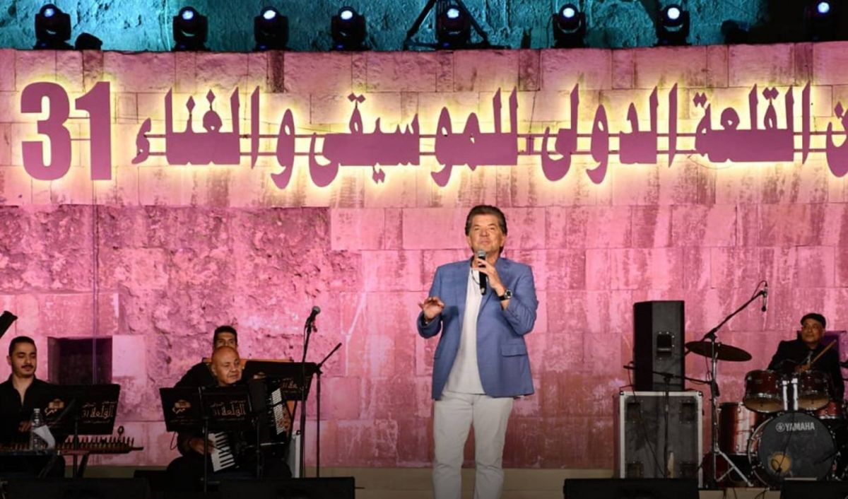 بالفيديو - تفاعل كبير من جمهور مهرجان القلعة مع أغاني وليد توفيق