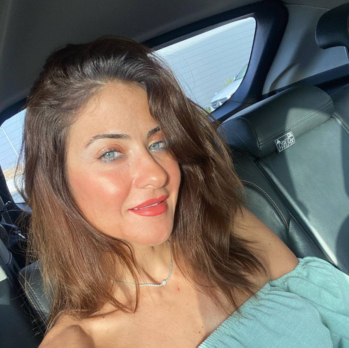 هيدي كرم تودّع الصيف بفيديو راقص في الساحل الشمالي