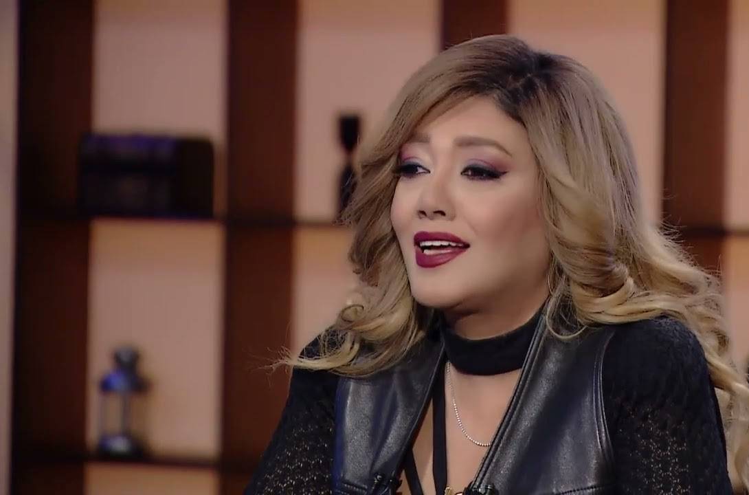 الفنانة المصرية شمس تبكي على الهواء