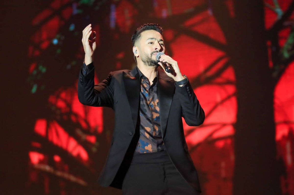 حمادة هلال يمازح جمهوره بتعليقه على حفل 