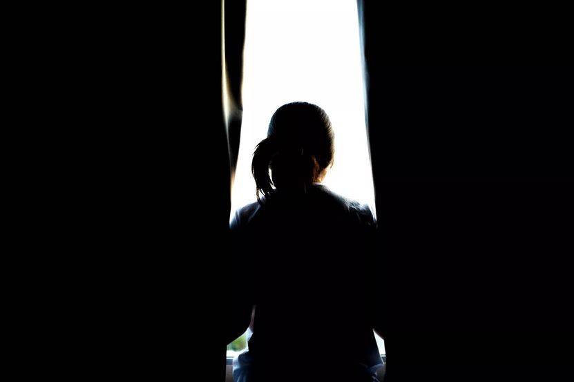 متابِعة تطارد نجمة مصرية من أجل الحصول على المال!