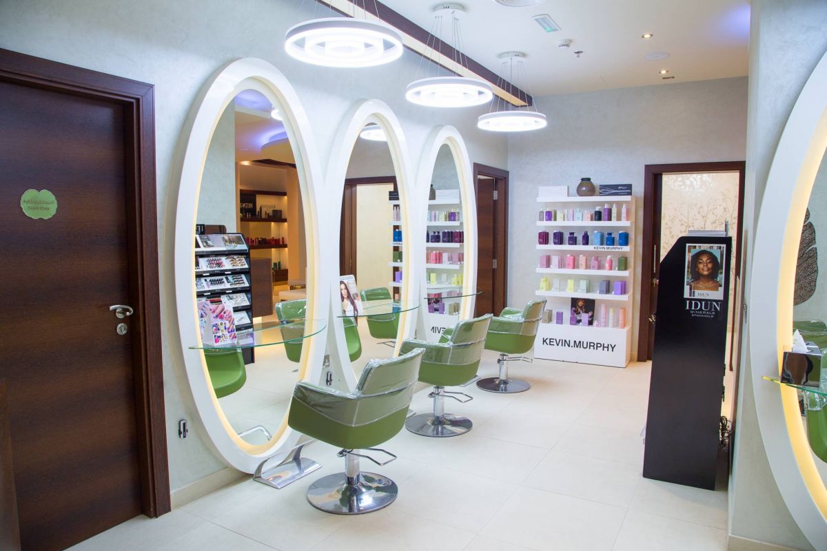 استعيدي نشاطك مع العلاجات المنعشة في صالون 