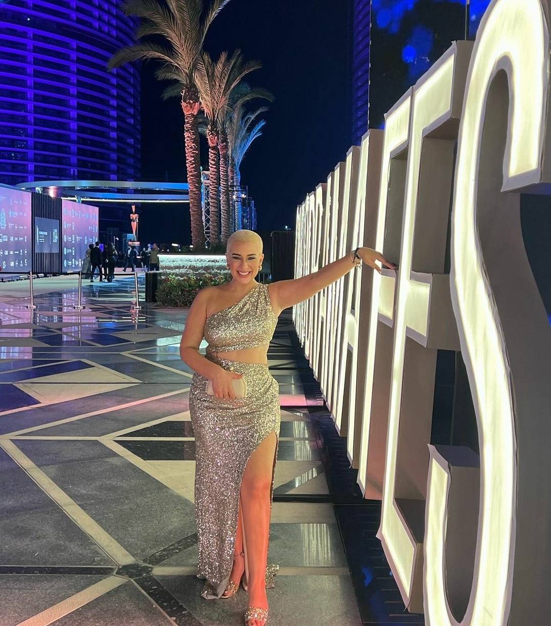 إطلالات غير موفّقة اعتمدتها النجمات في 