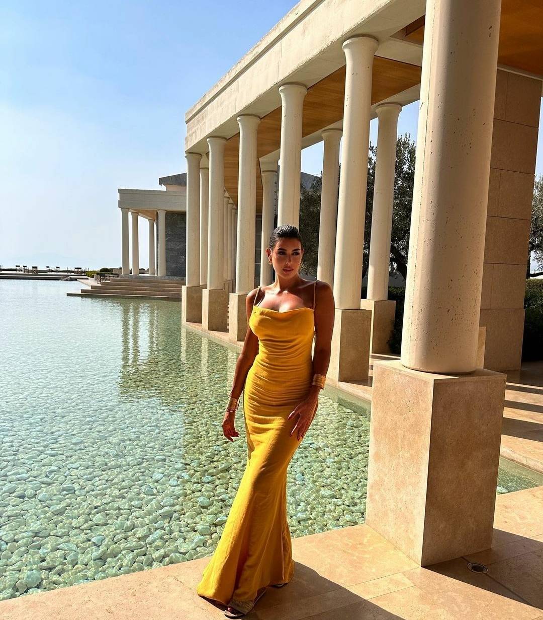 تعشقين اللون الأصفر؟ استوحي إطلالتك من النجمات