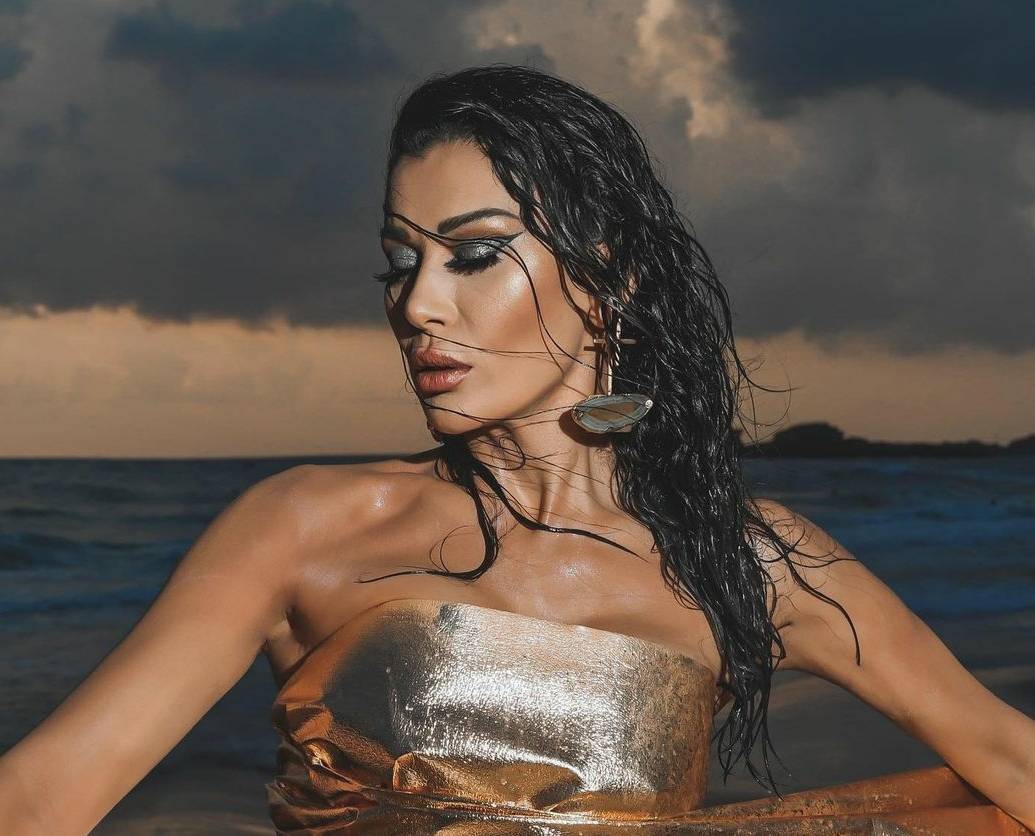 نادين الراسي توثّق رحلتها في أوروبا وطريقتها في الإهتمام بوالديها