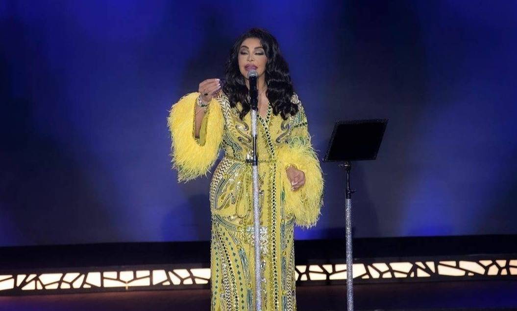 إطلالات أحلام بين الرقي والأناقة وتعديلات ذكية على التصاميم لتصبح محتشمة