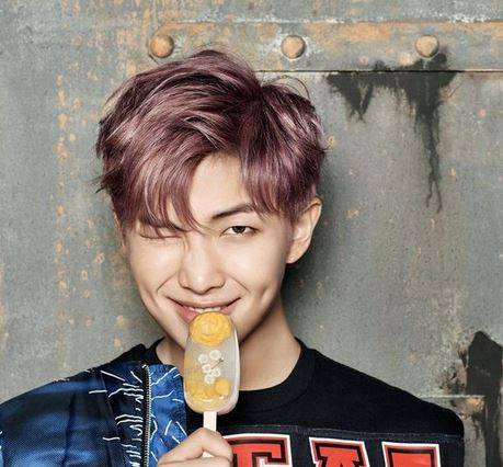 بعد اتّهامه بالإساءة الى الدين الإسلامي... قائد فرقة BTS يخرج عن صمته ويوضح موقفه