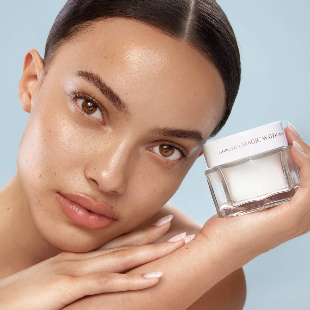 جيل جديد للعناية بالبشرة مع كريم MAGIC WATER CREAM من شارلوت تلبوري