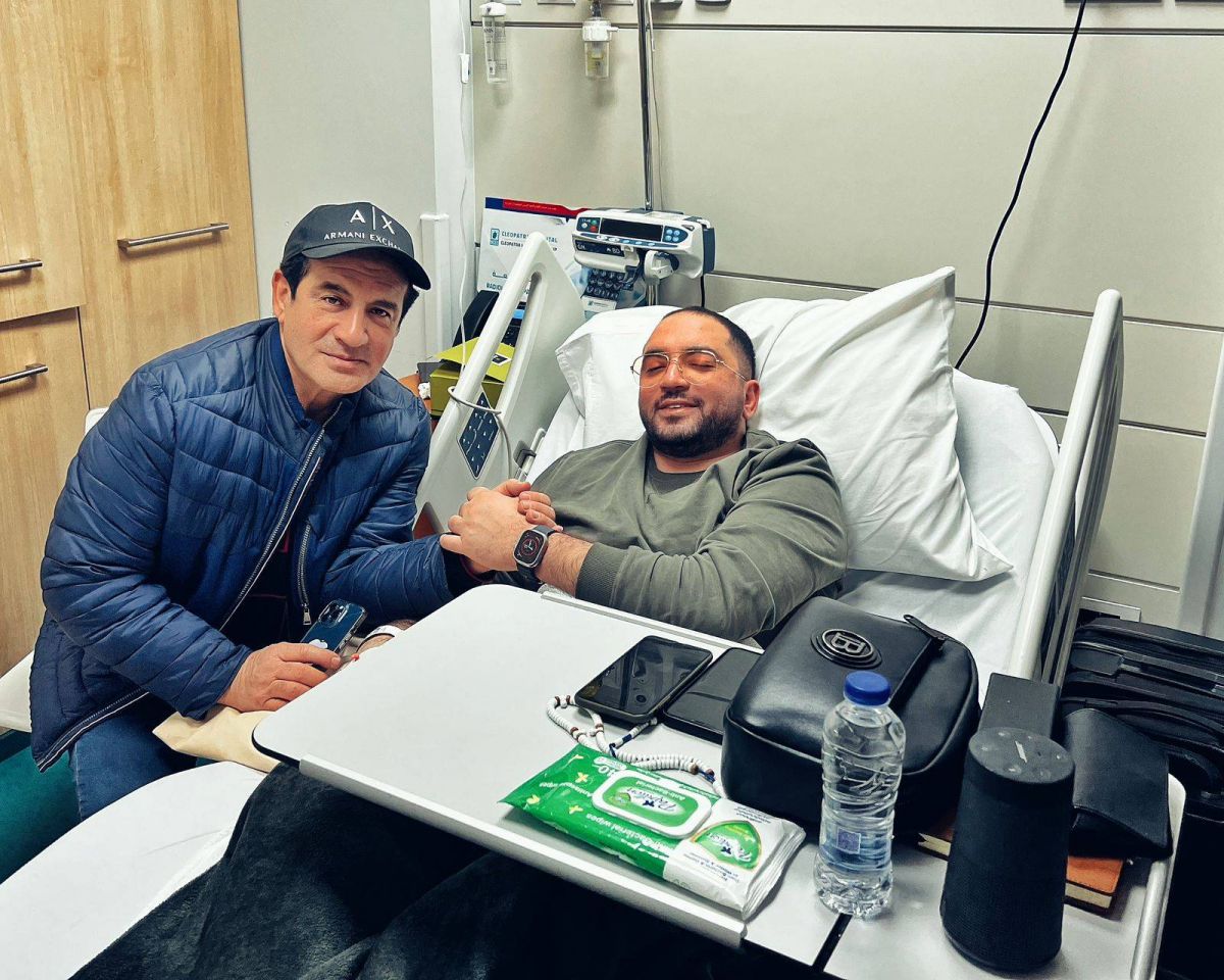 بالفيديو - محمد ثروت يروي تفاصيل صعبة عاشها مع مرض ابنه النادر