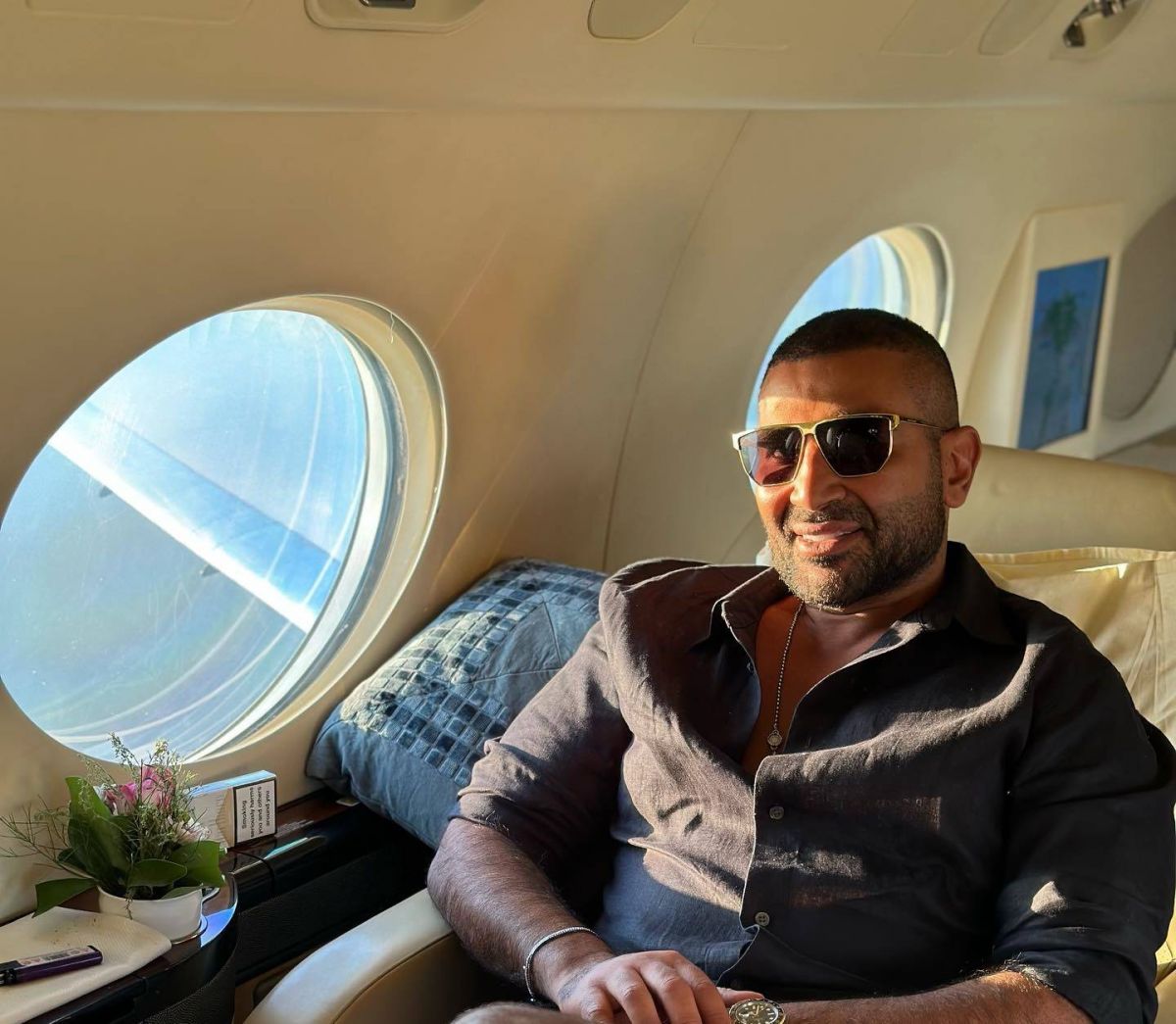 الجمهور يتّهم أحمد سعد بتقليد محمد رمضان... وردّ غامض من تامر عاشور