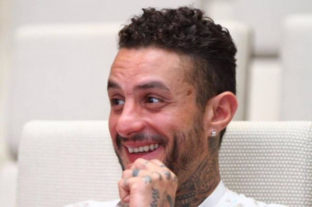 بالفيديو - أحمد الفيشاوي يمازح بدرية طلبة في كواليس فيلمه الجديد