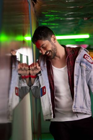 وسام هلال في أغنية Yalla Yalla بلون البوب المصريّ