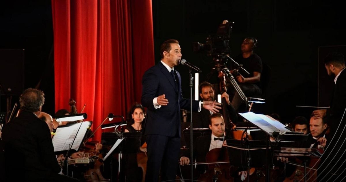 بالفيديو - مدحت صالح يحيي الليلة الثانية من حفل 