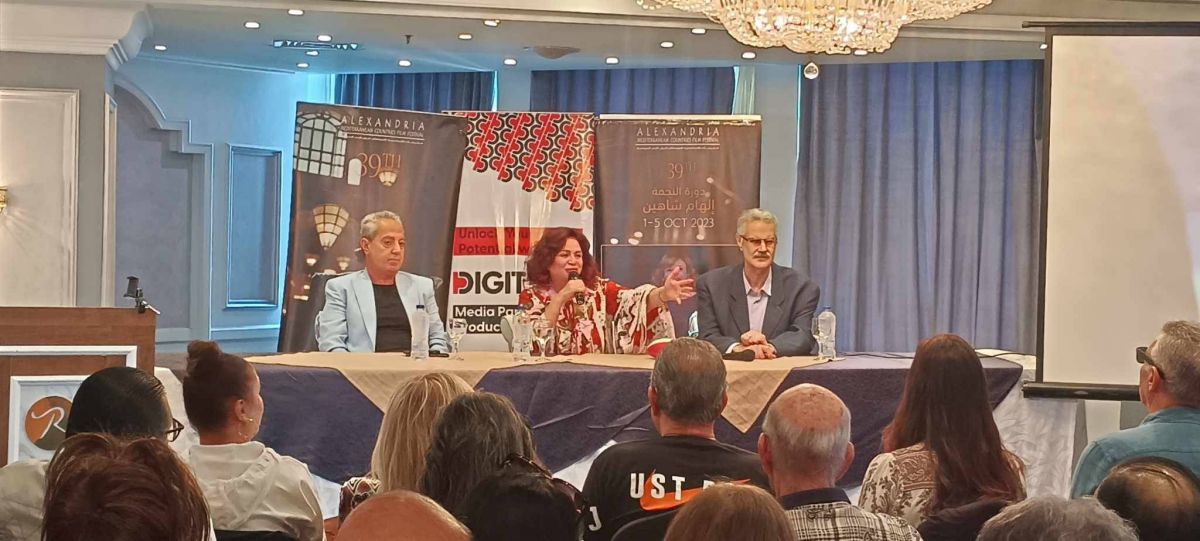 بالصور - إلهام شاهين تكشف موقفاً صعباً مع نور الشريف... وهذا ما قالته عن إعتزال الفن