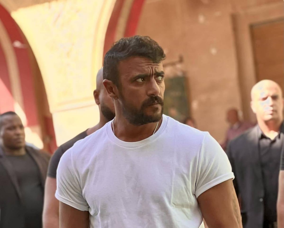 أحمد العوضي يروّج لمسلسله الرمضاني الجديد بالمال