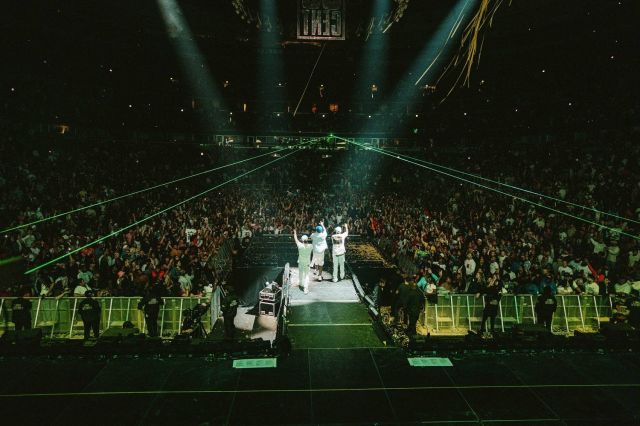 نجم الراب العالمي 50 Cent يُشعل أجواء الليلة الافتتاحية لدوري التنس العالمي في أبو ظبي