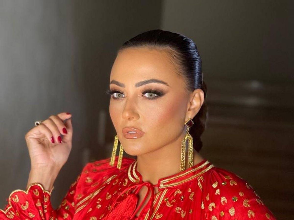 بشرى تردّ على هجوم طارق الشناوي