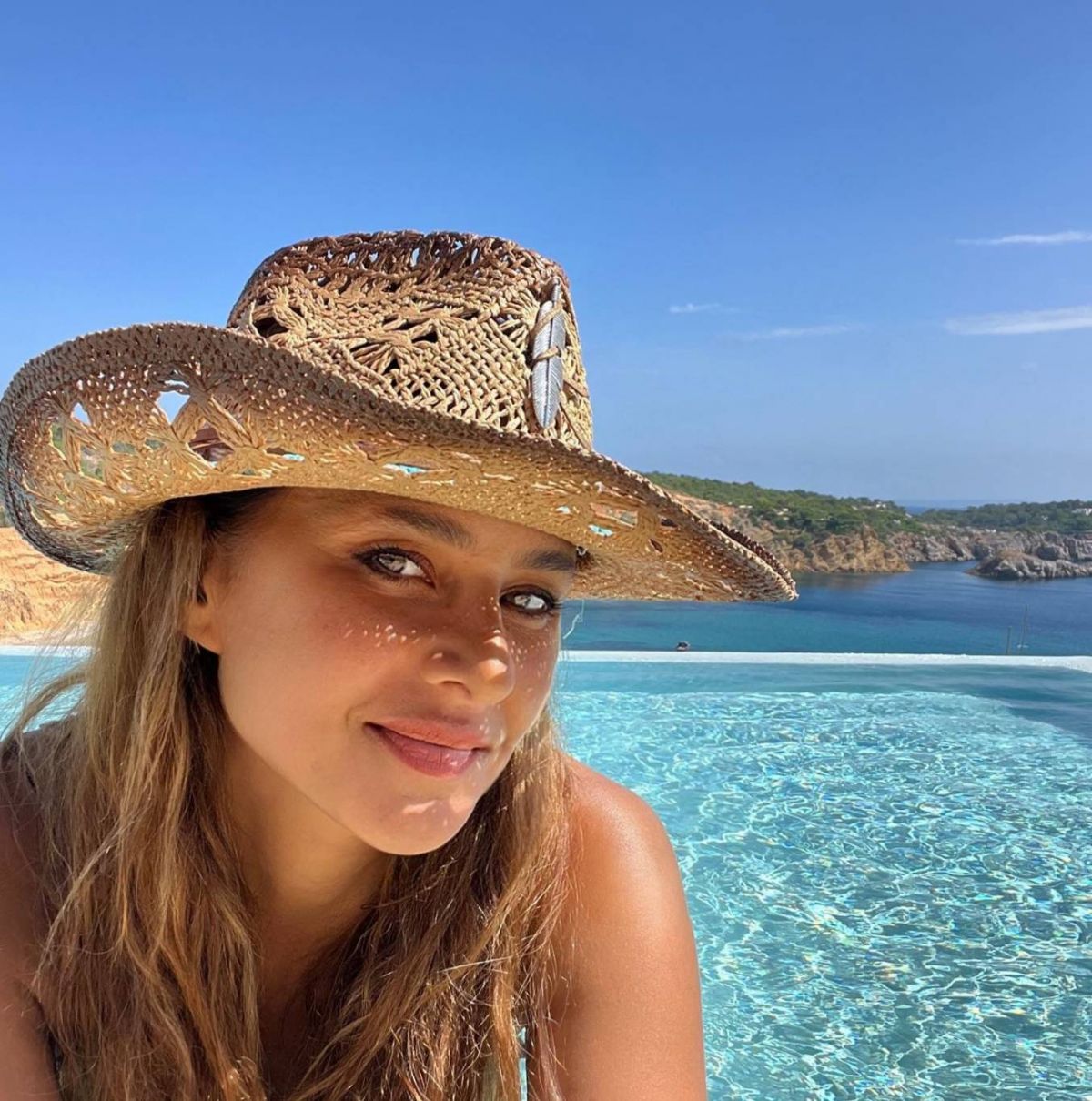 بالفيديو - نيللي كريم ترقص على أغنية إليسا في 