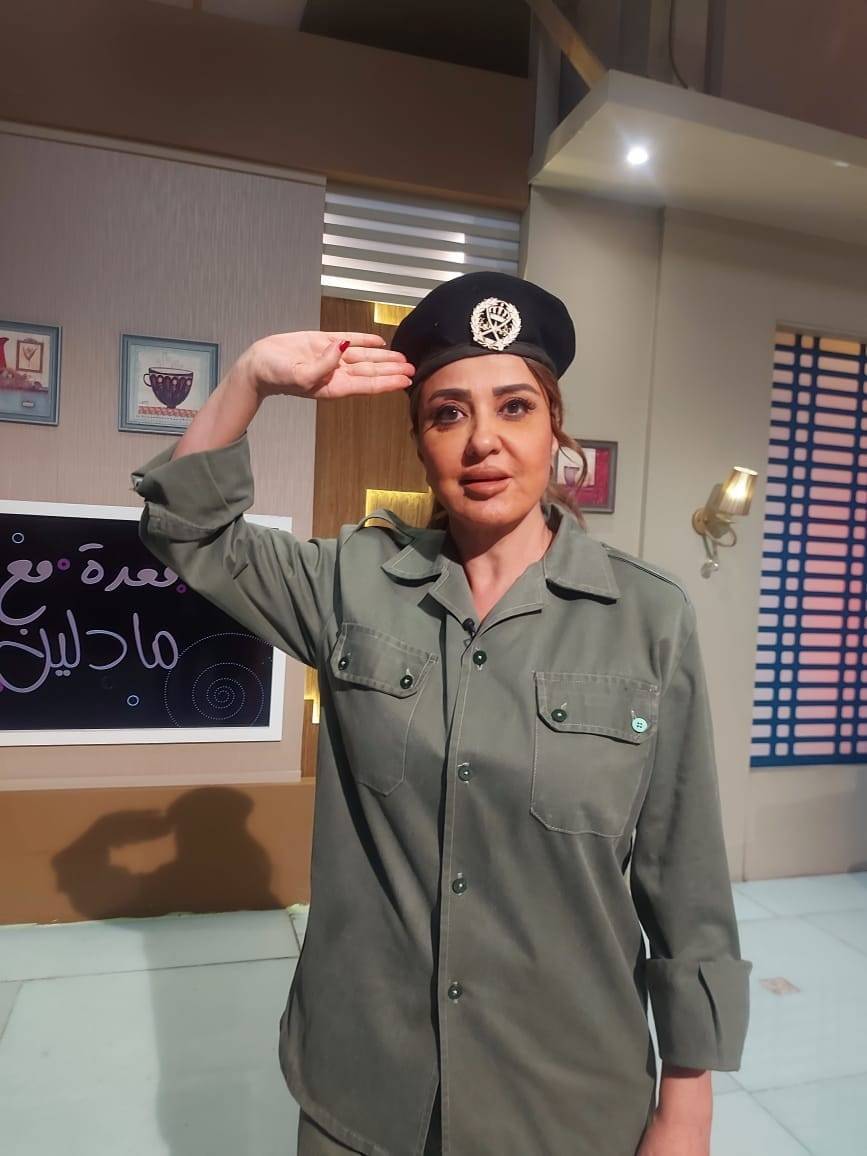 مادلين طبر بالبدلة العسكرية