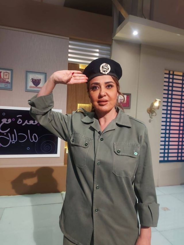 مادلين طبر بالبدلة العسكرية