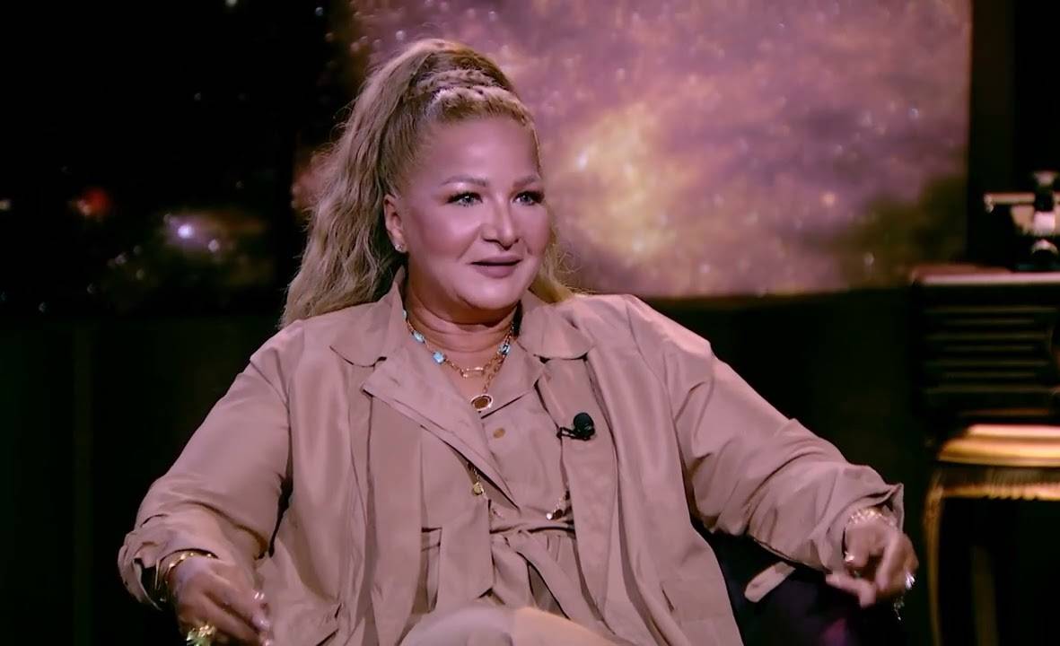 فنانة شهيرة تثير الجدل بتصريحاتها عن نشر مذكراتها