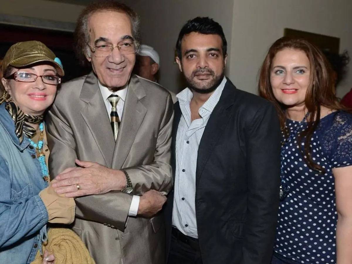 بالفيديو - عمرو محمود ياسين يرد على اتهامه بتجسيد حالة والده الصحيّة في مسلسل 