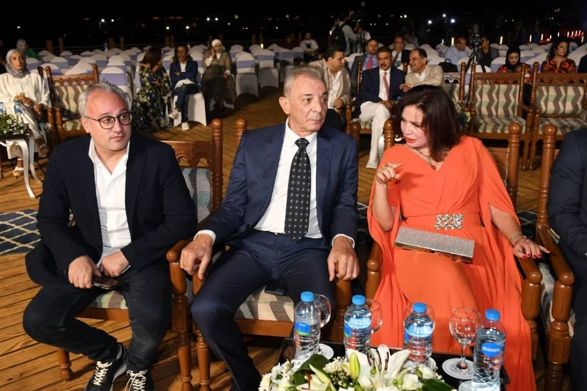 بالصور - نجوم الفن يدعمون 