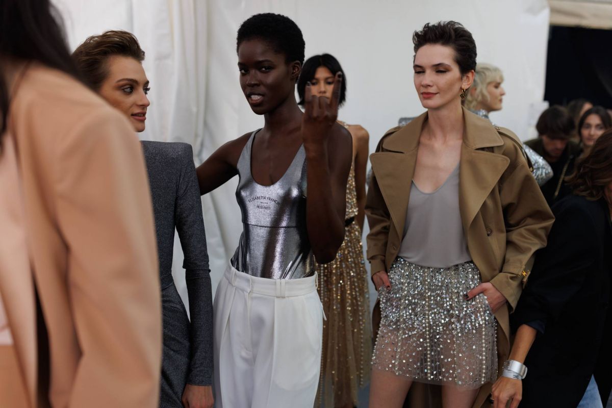 أزياء إليزابيتا فرانكي لموسم ربيع وصيف 2024 تحتفي بموسيقى الروك