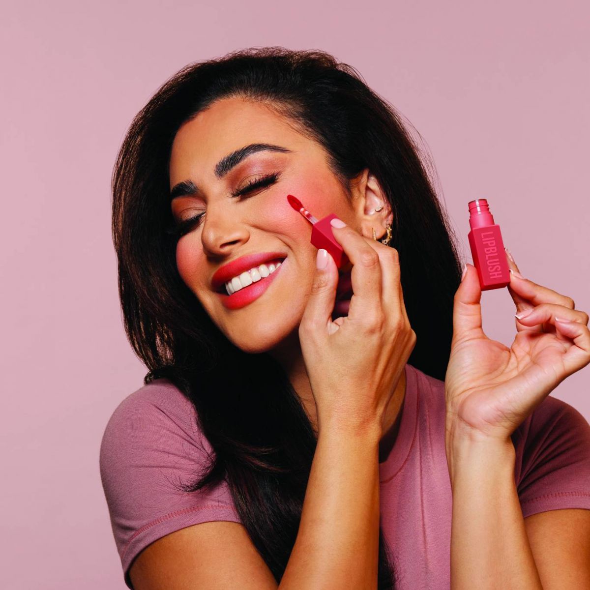 موضة جديدة على تيك توك - مكياج الفراولة من هايلي بيبر Hailey Bieber’s Strawberry Makeup