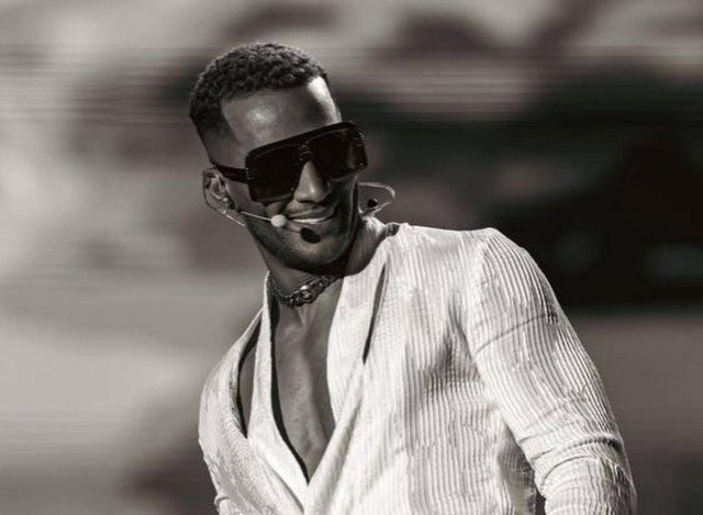 بالفيديو - محمد رمضان يثير الجدل بالسخرية من مهندس الصوت في حفله بأسوان