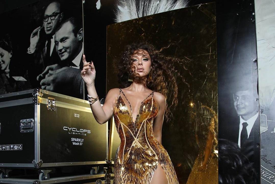 بين إليسا وميريام فارس.. أيهما الأجمل باللون الذهبي؟