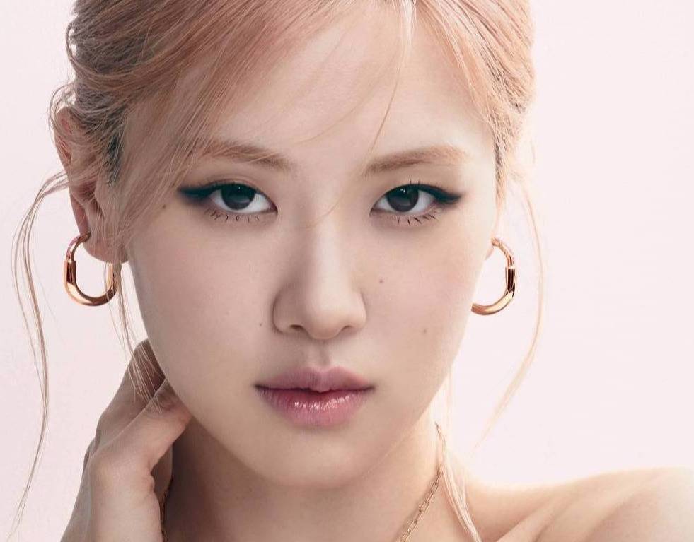 إطلاق تشكيلة Tiffany Lock ROSÉ المصغّرة بإلهام من النجمة العالمية روزي