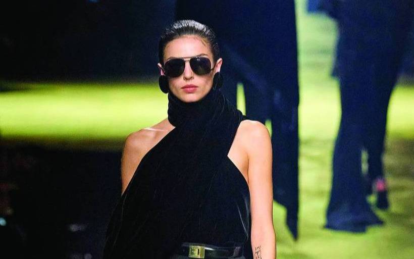 أكسسوارات جريئة ومتنوعة تزيّن مجموعات الأزياء الجاهزة لخريف 2023