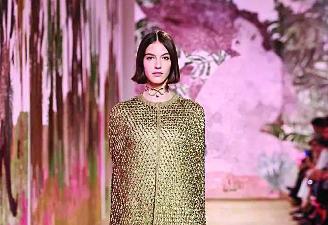 أبرز صيحات أسبوع باريس للأزياء الراقية لخريف 2023