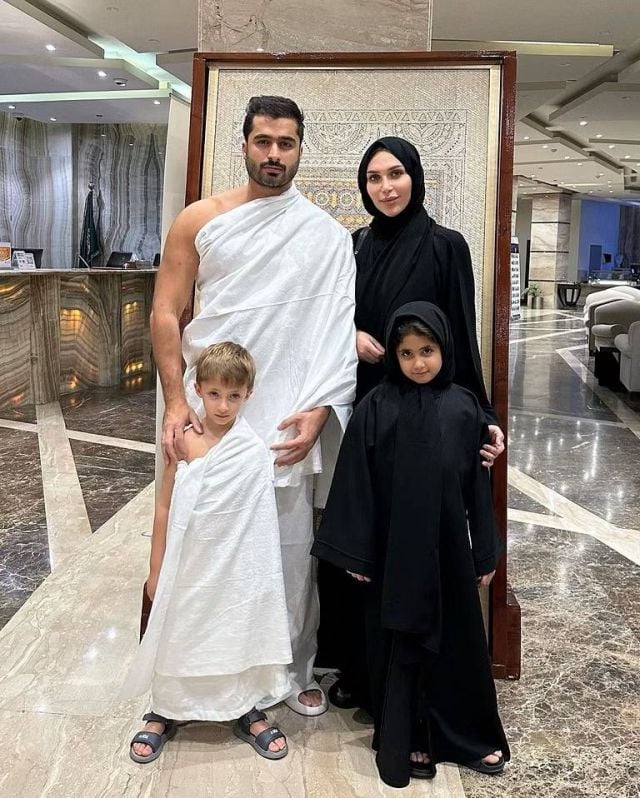  الدكتورة خلود وعائلتها