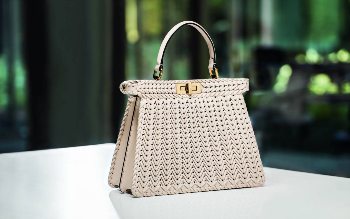 حقيبة محبوكة بقماش فاخر من Fendi