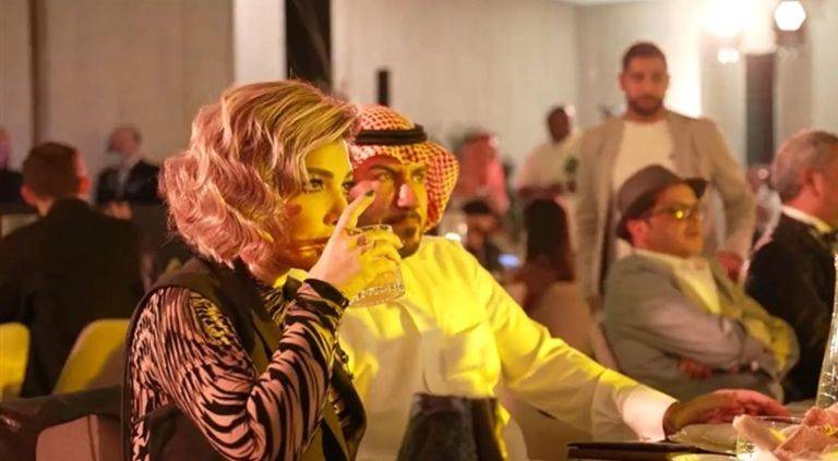 إطلالات النجمات في عشاء 