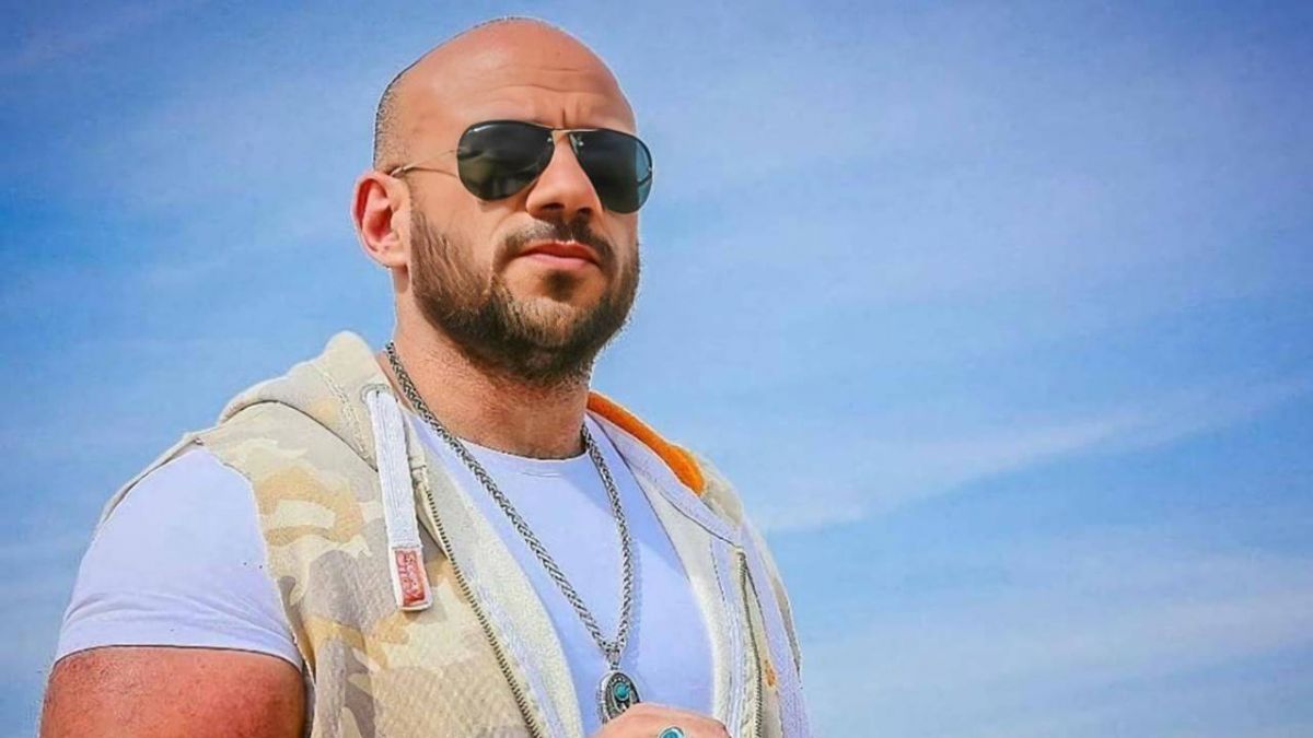 بعد إصابته بجلطة.. أحمد فرحات يطلب من أحمد مكي المساعدة