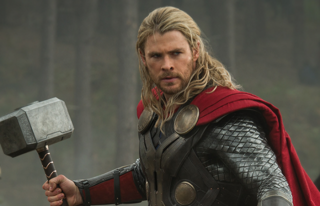 الكشف عن حمية كريس هيمسوورث الخاصة للحفاظ على رشاقته