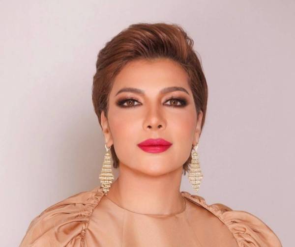 أصالة نصري بالزي الفلسطيني التقليدي.. ومي العيدان تهاجمها بقوة