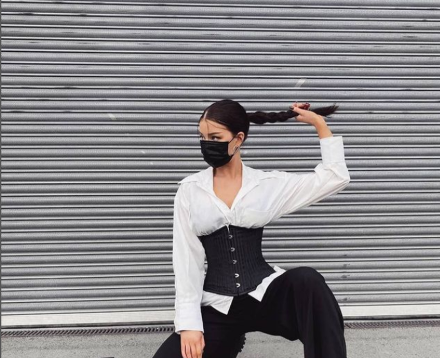 تعلمي إرتداء وتنسيق الكورسيه على طريقة النجمات