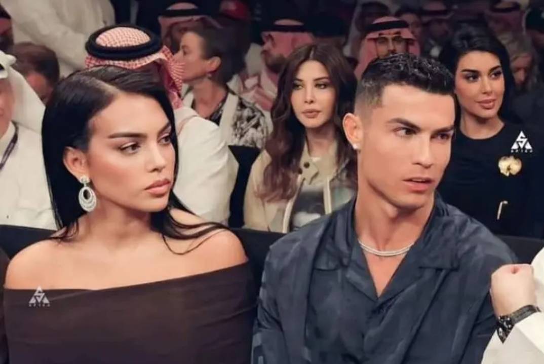 ياسمين صبري بالأسود وجورجينا رودريغز بالبنّي مع الحقيبة نفسها... مَن الأجمل؟