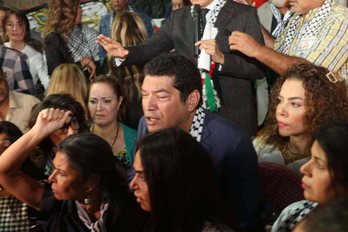 بالفيديو - باسم سمرة ينفعل في مؤتمر نصرة غزة... وهذا ما طالب به