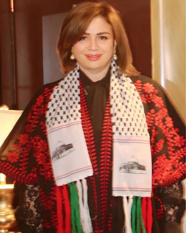 إلهام شاهين بالزي الفلسطيني