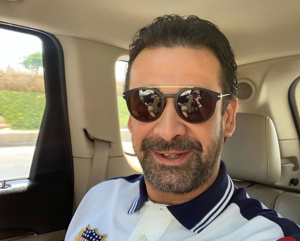 كريم عبد العزيز يعود للمسرح في موسم الرياض بعد غياب 22 عاماً