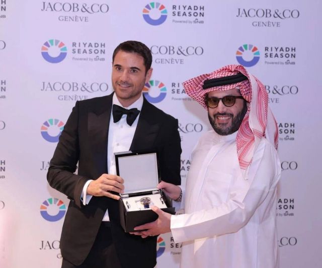 بالصور- المستشار تركي آل الشيخ يستقبل نجوم الفن قبل افتتاح موسم الرياض