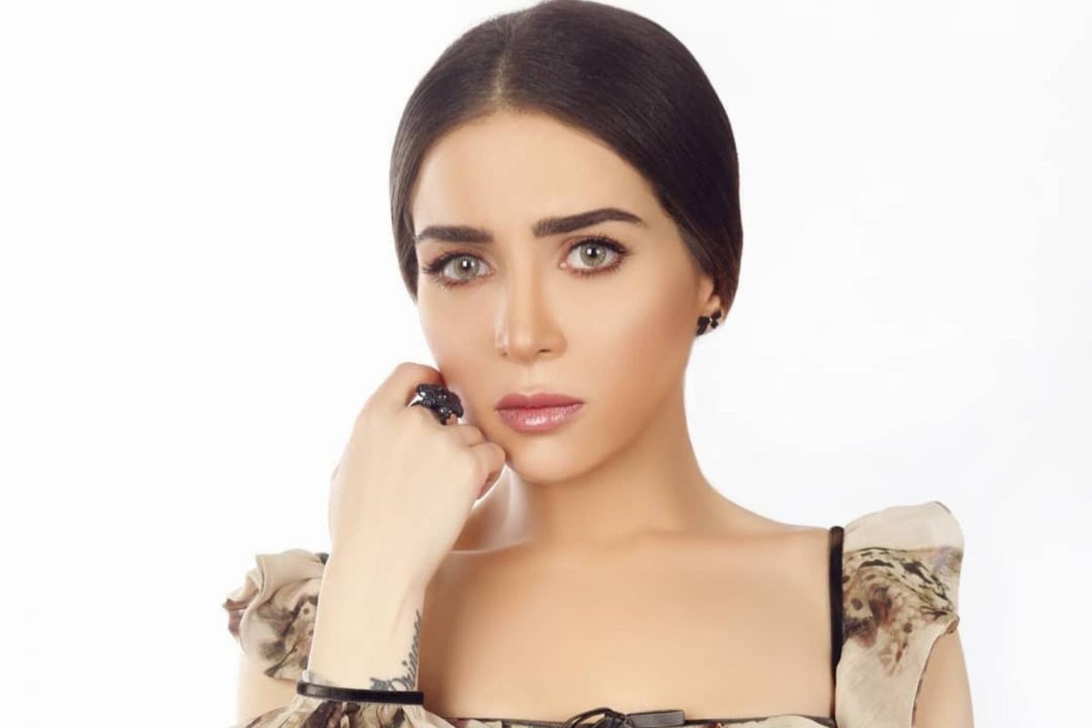 بالفيديو - مي عز الدين تعلن تفاصيل تدهور حالة والدتها الصحية