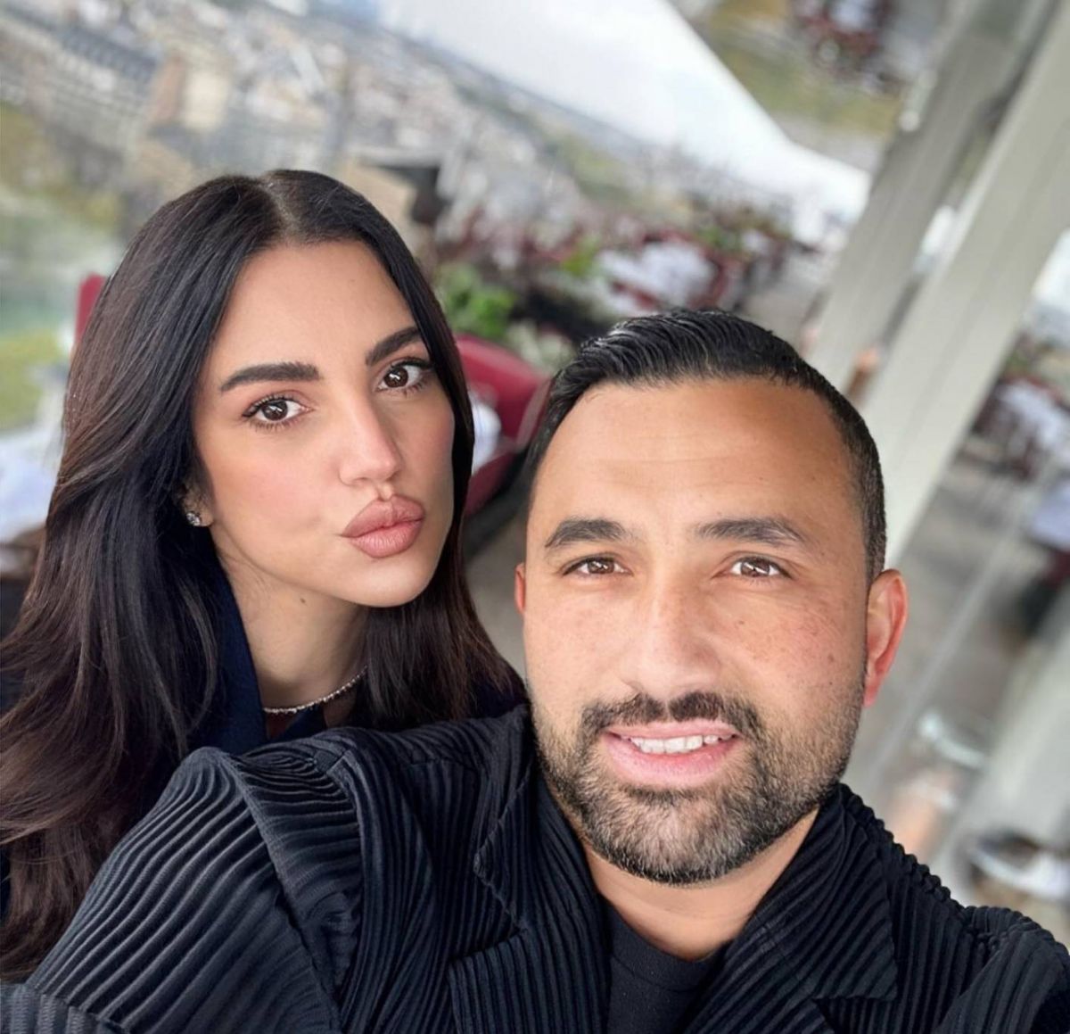 برسائل رومانسية متبادَلة... درّة وزوجها يحتفلان بعيد زواجهما