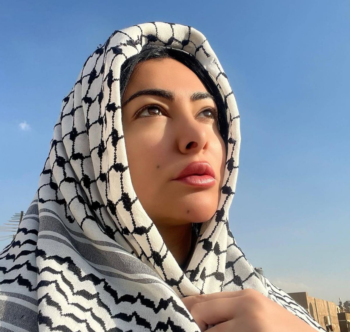 بالفيديو - ميرهان حسين تعلّق على فيديو بحث والدين عن ابنهما الشهيد في غزة