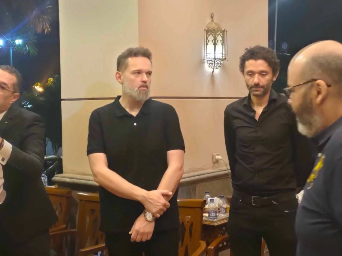 بالصور - غياب ملحوظ لنجوم الفن في عزاء خال كريم ومحمد محمود عبد العزيز